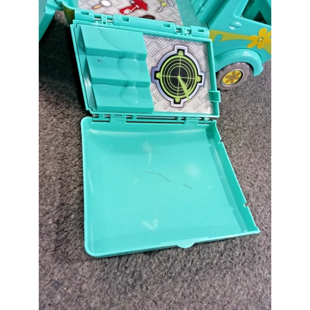 Hanna Barbera Scooby Doo The Mystery Machine Van Unfolds by Character Options